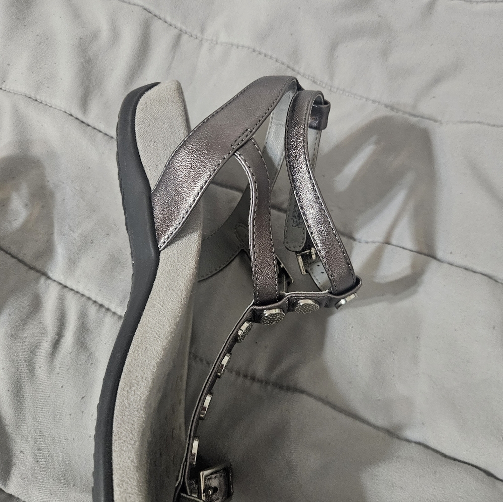 Vionic Sandals - Picture 9 of 14